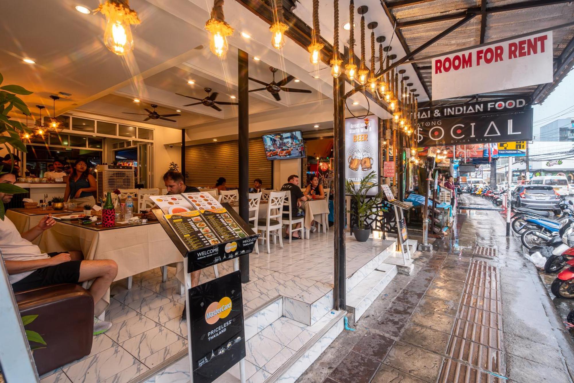 Patong Social Hotel & Restaurant Esterno foto