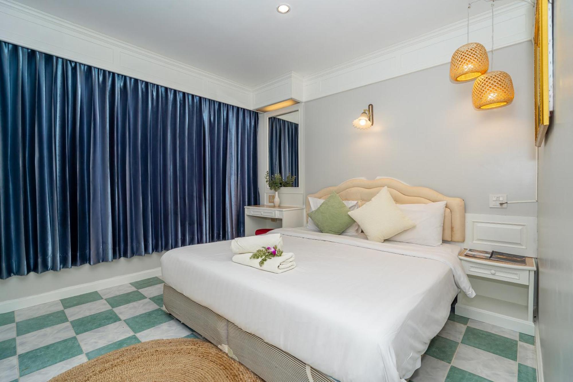 Patong Social Hotel & Restaurant Esterno foto