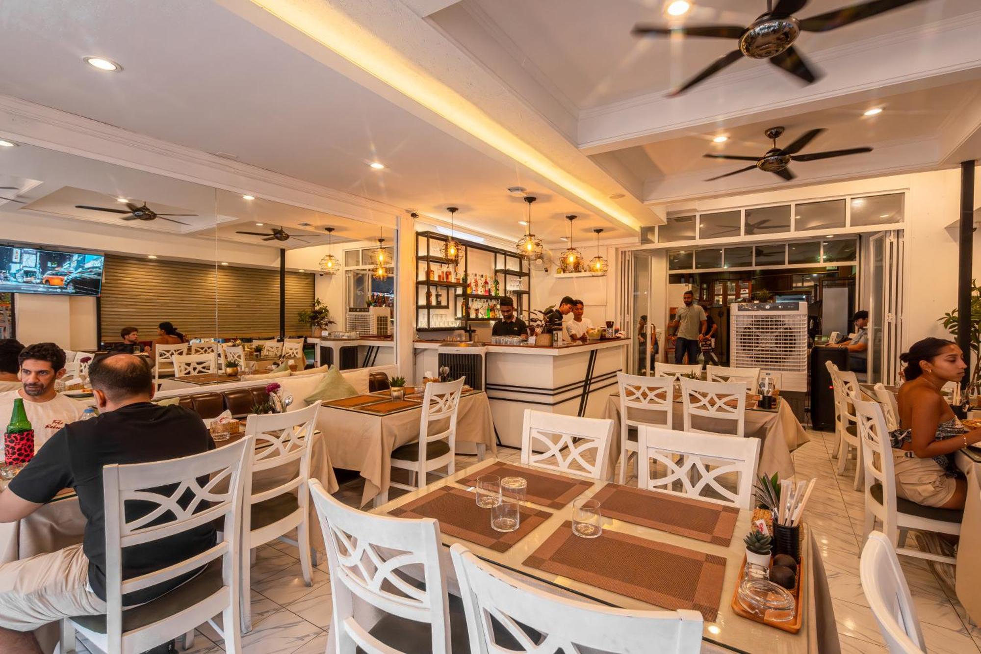 Patong Social Hotel & Restaurant Esterno foto
